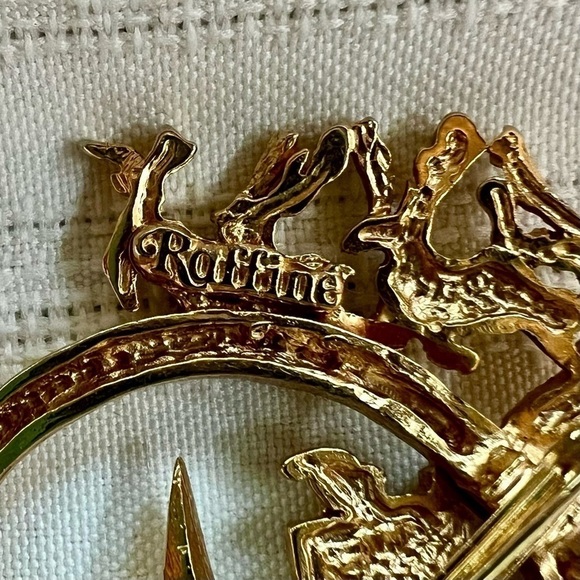 ON SALE Christmas Brooch Gold-tone‎ Circle Santa Sleigh Reindeer Steeple EUC - Picture 3 of 8